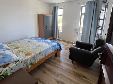 6 Bedroom House