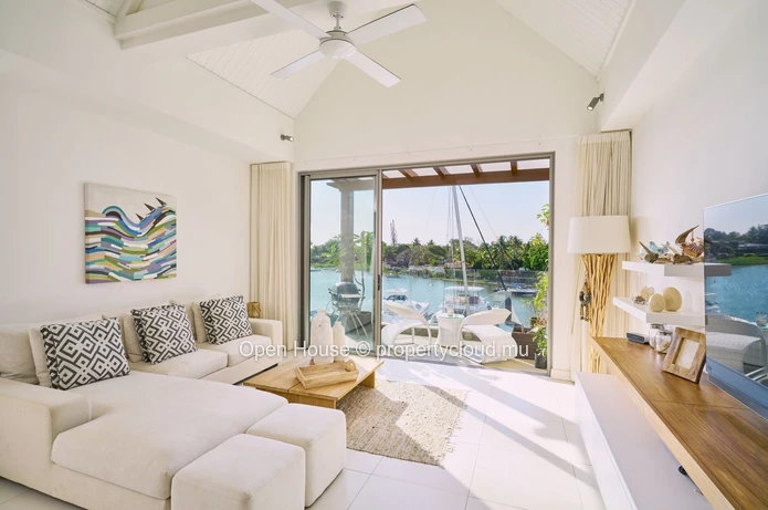 Penthouse 3 chambres avec piscine privée à louer à Rivière Noire