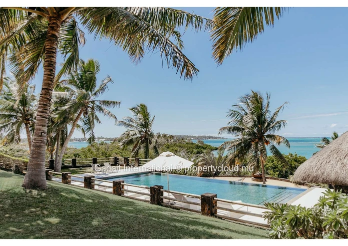 Luxury villa for short-term rental in Montagu – Lagoon view & private chef