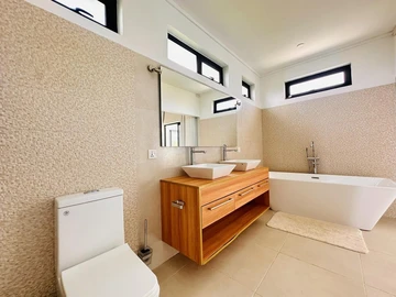 4 Bedroom Villa