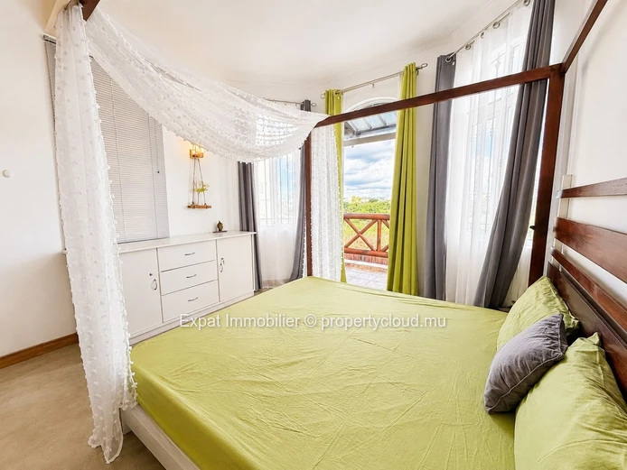 Villa 3 Chambres Avec Piscine, Garage Et Beaux Volumes – Péreybère