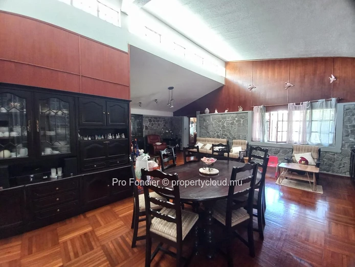 Maison à vendre à Quatre-Bornes - Des possibilités infinies