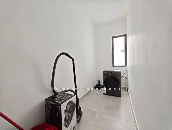 Bungalow For Rent In Grand Baie - North