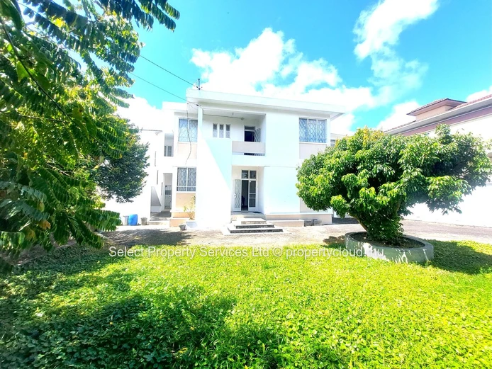 À Vendre : Belle maison non meublée à Vacoas,