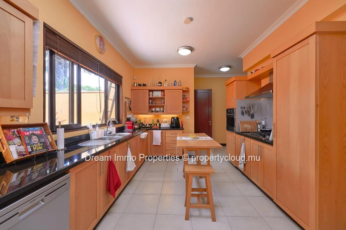 Spacious Tropical Villa On A Huge Land With Mountain Views & Sea Access At Tamarina Golf Resort - Mauritius