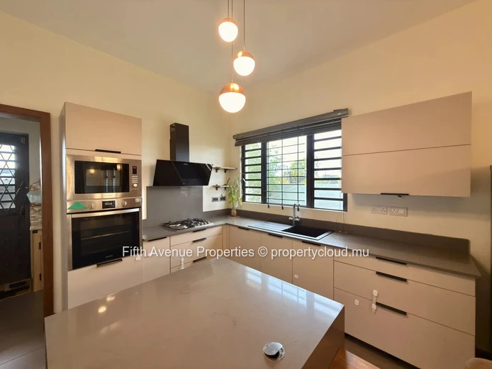Highlands - 5-Bedroom Family House with Attached Independent Apartment
