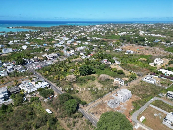 Prime Corner Plot of 1,055 m² for Sale Next to Intermart Calodyne