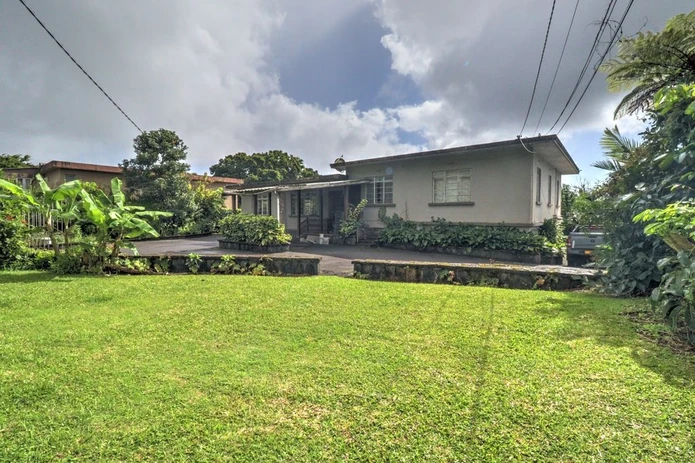 Traditional house with independent studio 