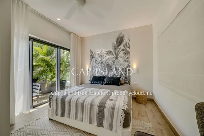Exceptional penthouse with sea view in secure residence