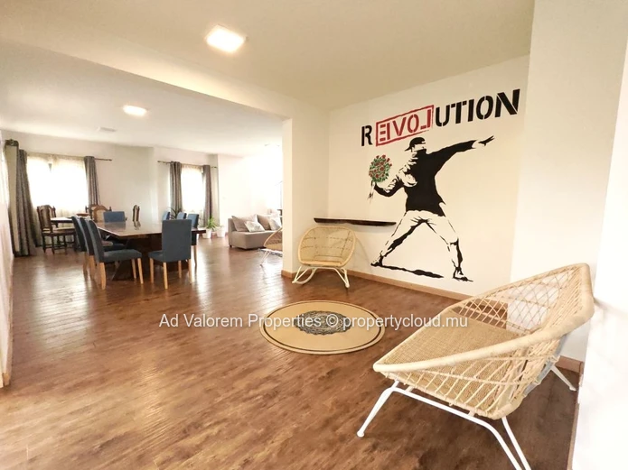 Penthouse en duplex de 210 m² à louer – Résidence Ebène Views, Quatre-Bornes