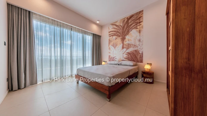Penthouse neuf de luxe avec vues imprenables sur les montagnes et la mer à Trianon