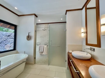 5 Bedroom Villa