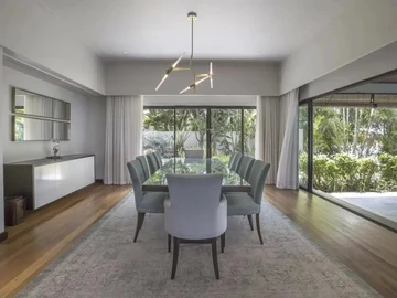 5 Bedroom Villa