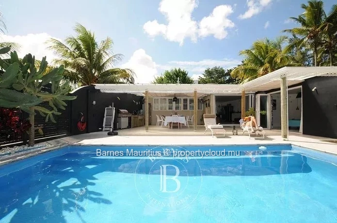 RIAMBEL- Propriété pieds dans l'eau - 3 Villas