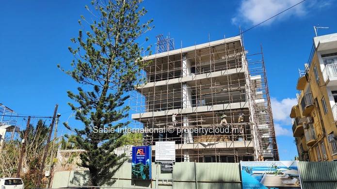 SeaView 3-Bedroom Apartment for Sale in Pereybere with rooftop shared Pool