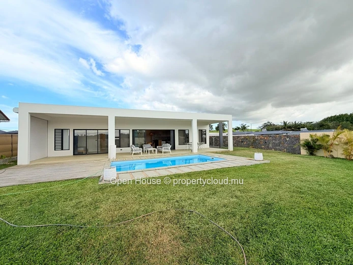 Furnished 320m² Villa for Rent in Charmoze