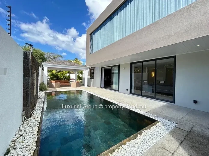 Contemporary Villa for Rent with Pool, Kiosk and Security System