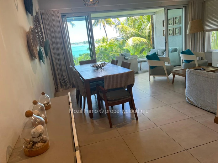 Superb waterfront apartment, Pointe aux Canonniers