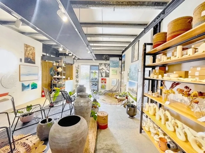 Bâtiment à louer à Tamarin, Ouest, 75m² avec vue montagne et commodités haut de gamme