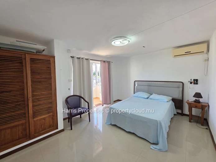 Beautiful 1st-floor duplex available for rent in a nice and secure residence in Grand Baie