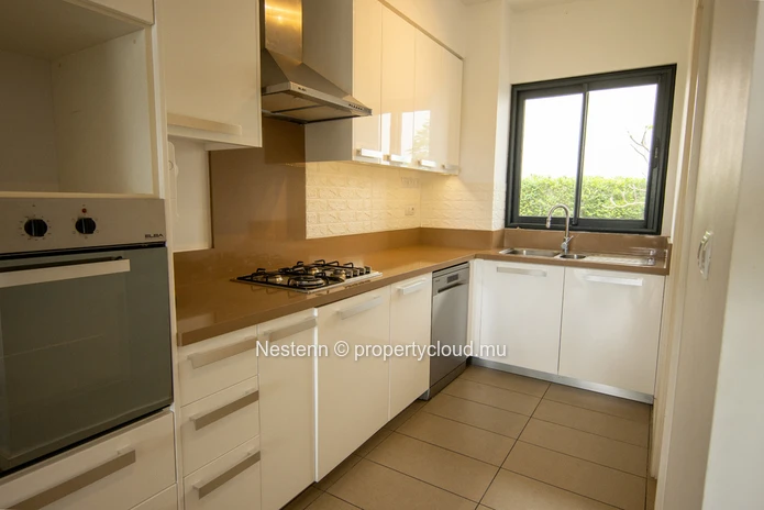 Appartement meublé au rez-de-chaussée avec 3 chambres et jardin 