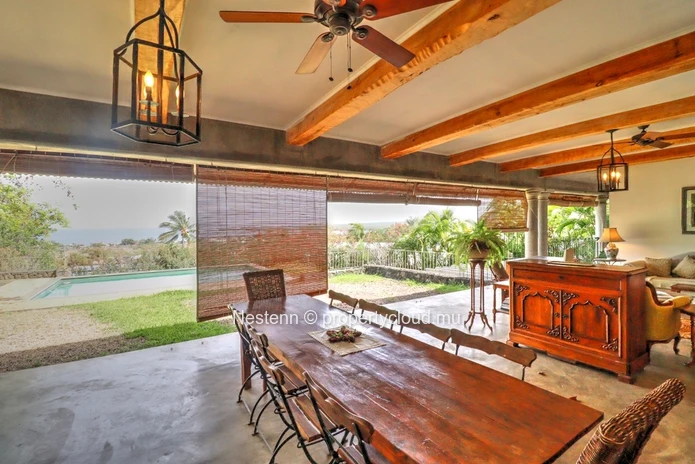 Incroyable villa de style colonial de 3 chambres avec belle vue sur mer