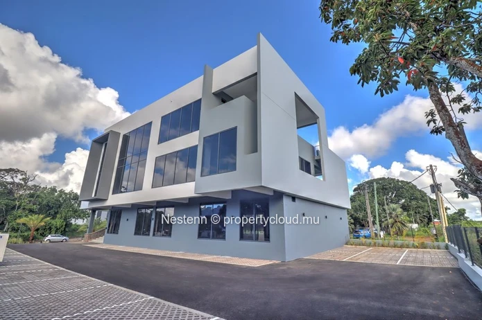 Immeuble emblématique au Vivea Business Park