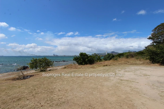 Pointe Aux Sables – Terrain en bord de mer à vendre