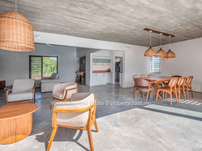 New villa with swimming pool in a secure residential area