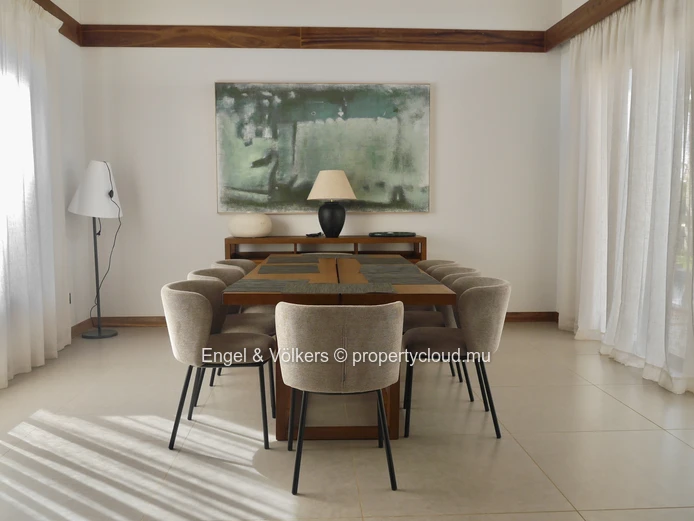 Tropical Luxury Living on the North-West Coast
