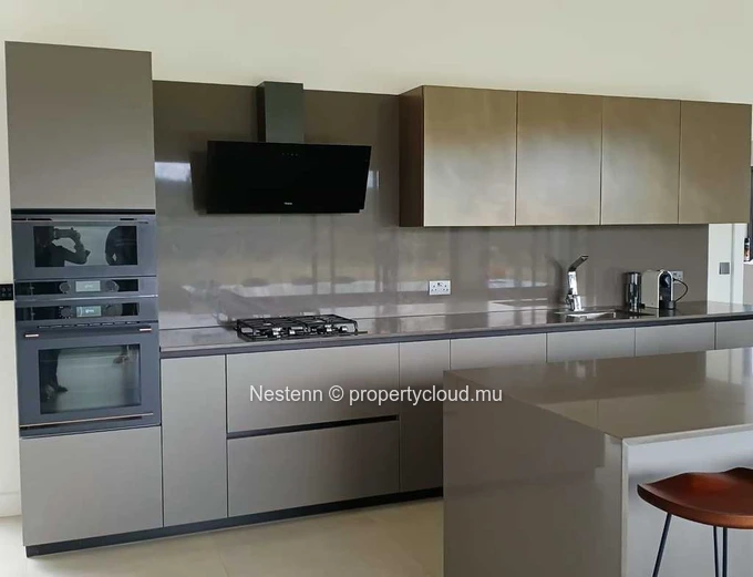 285 m2 villa on 1000 m2 of garden in the heart of nature
