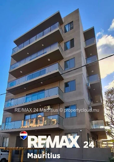 Appartement 2 chambres moderne situé à Flic-en-Flac, à proximité de la plage et des commodités.