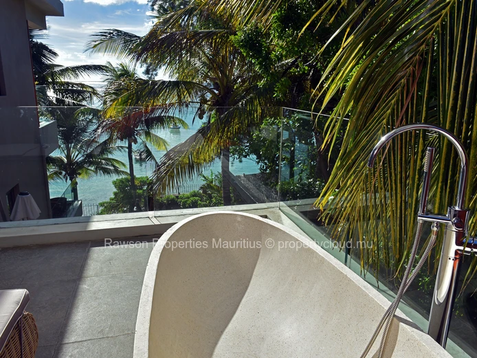 Beachfront Apartment In Pereybere 