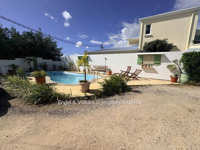 FOR RENT - Discover a stylish 2-Bedroom Home in Tamarin