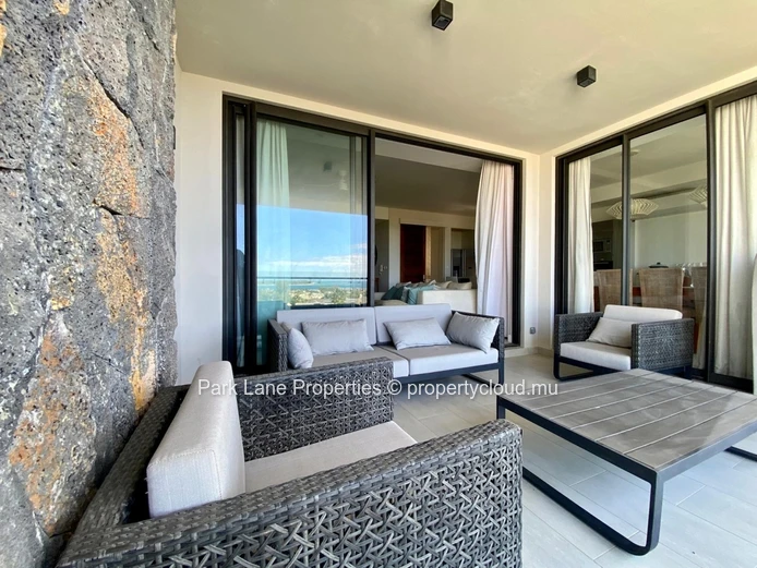 Contemporary living with sea view
