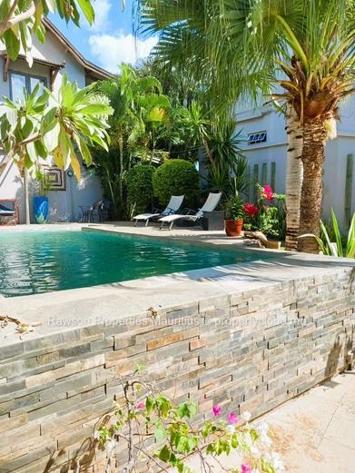 15 Bedroom Guest House For Sale in Albion