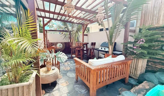 Charming house with inside outside living