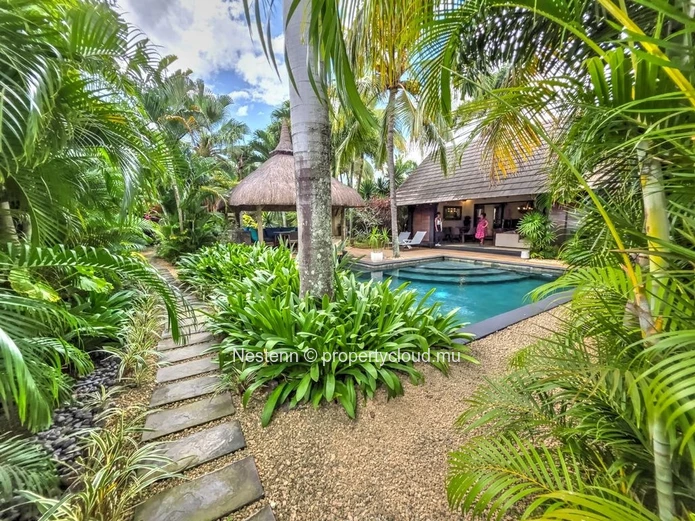 Spacious 5-bedroom villa in exclusive secured residence 