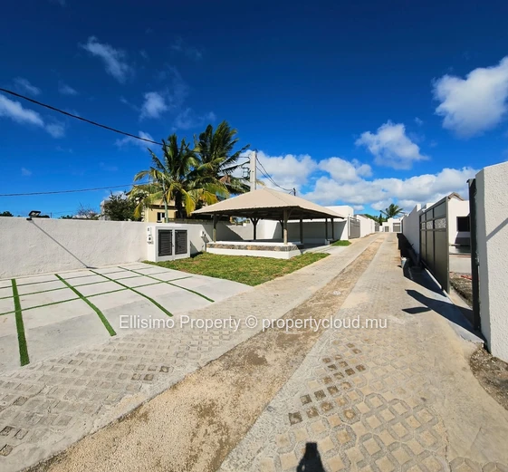 For Sale – Single-Storey 3-Bedroom Villa (1 En Suite) in a Secured Residence