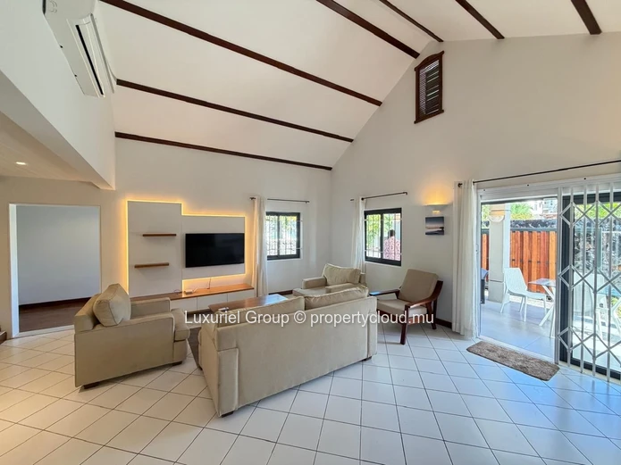 Spacious Villa with Private Pool in Pereybere