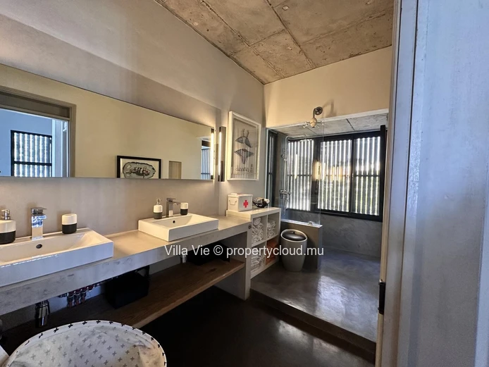 Péreybère - Belle villa de 2 chambres pieds dans l'eau