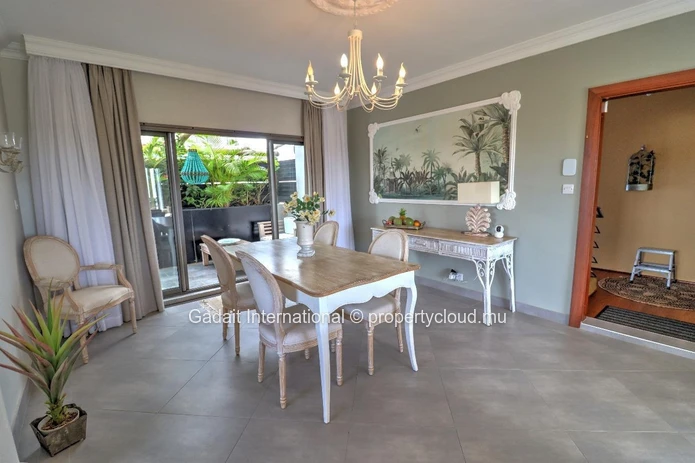 Penthouse contemporain à Trou aux Biches – Vue dégagée et plage à 200 mètres
