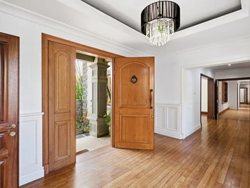 6 Bedroom House