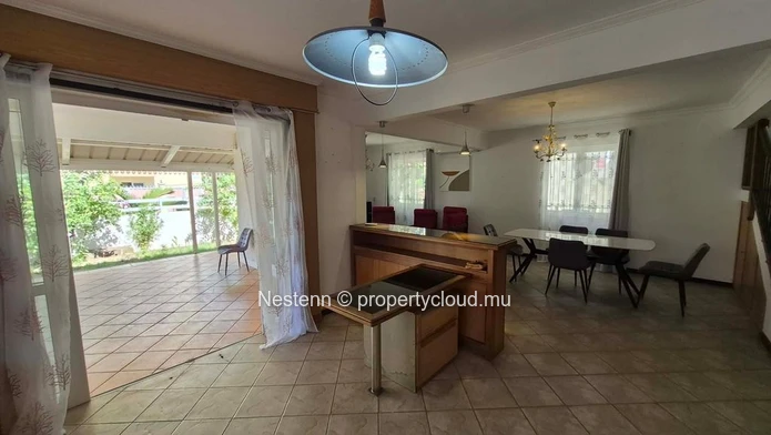 Spacious 5-Bedroom Private House for Rent in Flic en Flac – Just 3 Minutes from the Beach