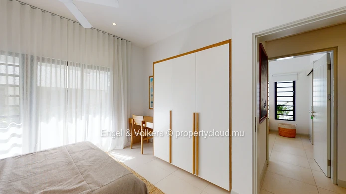 Elegant Waterfront Living with Boat & Skipper Access