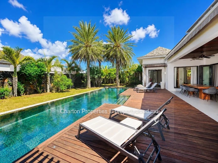 Villa élégante de 4 chambres en suite avec bureau – Une propriété familiale au cœur d’un cadre tropical privilégié