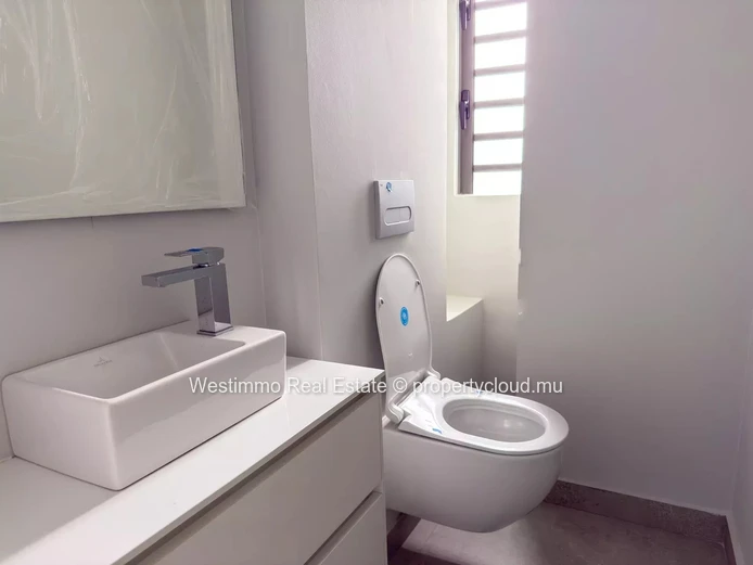 TAMARIN - Penthouse for sale with 3 bedrooms and a spacious area of 333 m²