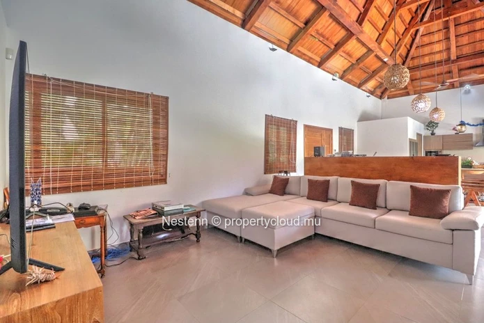 Elegant balinese-style villa on 675m² land