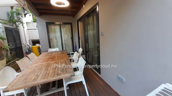Bloc of apartments for sale in Albion - Ideal for investment