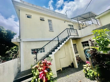 6 Bedroom House